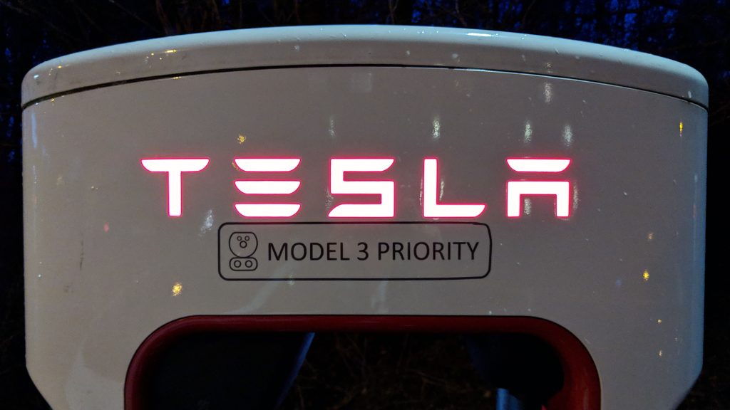 Tesla Supercharger mit Model 3 Priority